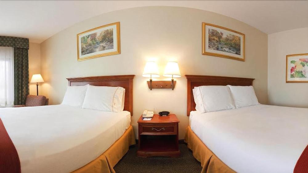 Holiday Inn Express Hotel & Suites Canton By Ihg Dış mekan fotoğraf