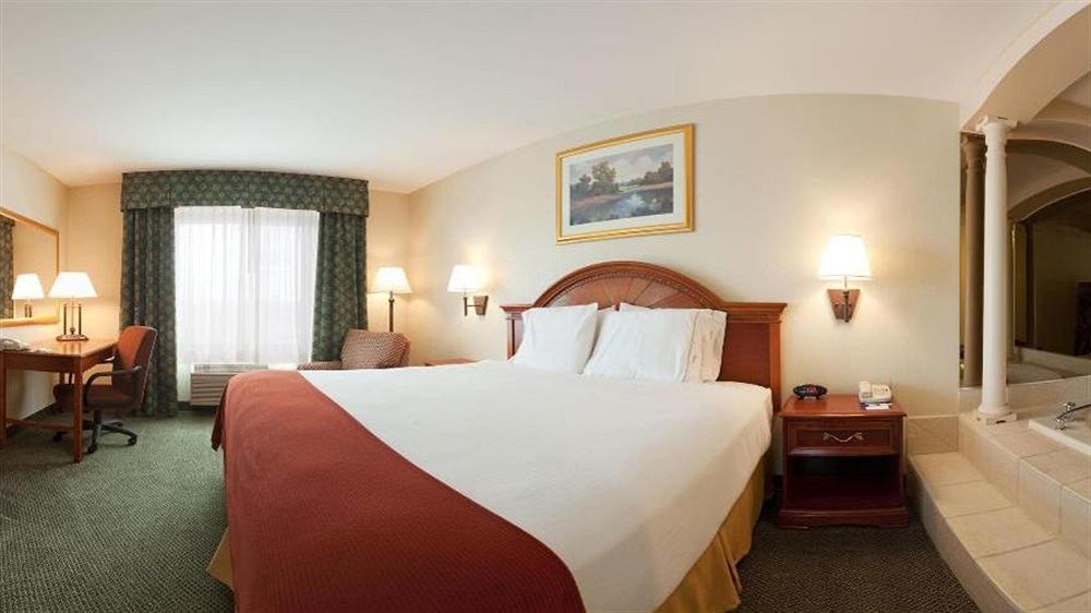 Holiday Inn Express Hotel & Suites Canton By Ihg Dış mekan fotoğraf